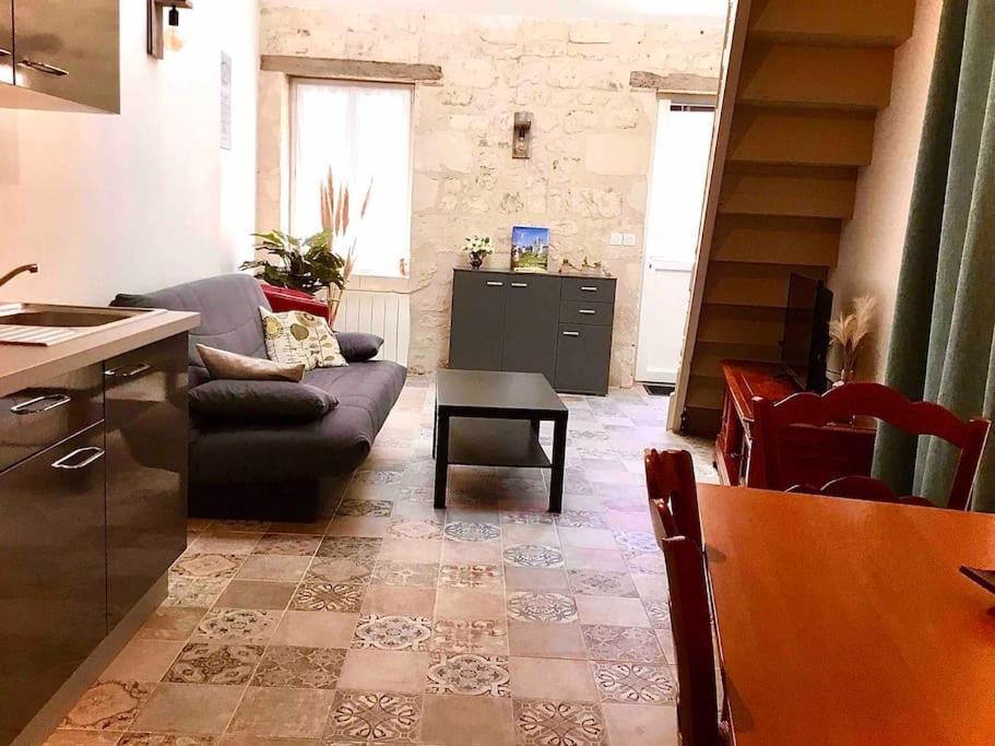 Logement Neuf Et Cosy Proche Centre Ville Chinon Exterior foto